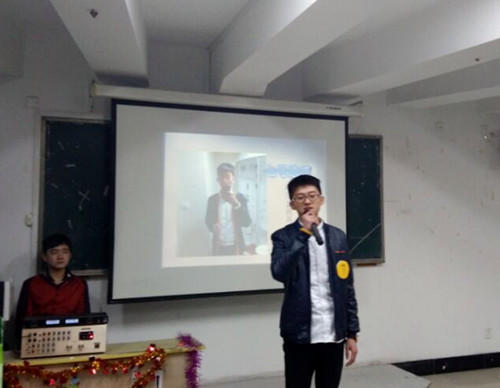 一等奖获得者叶茂同学在演讲