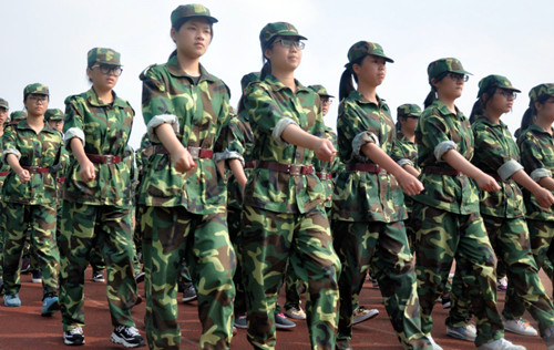 新兵分列式表演