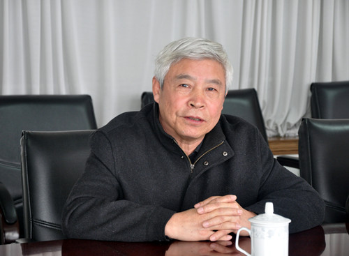 民盟代表卜范达老师发言