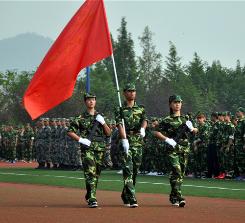 迎接军旗仪式