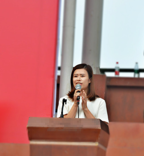 商务系卢芬老师发言