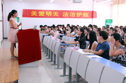 会计系党总支副书记李晓梅老师讲话