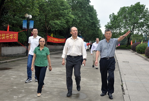 前排左起计时华、边旭光、洪永铿