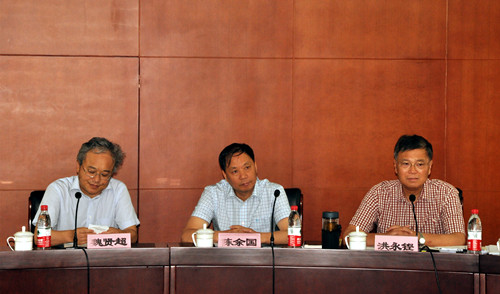 左起(院长魏贤超,董事长、党委书记陈余国,执行院长洪永铿)