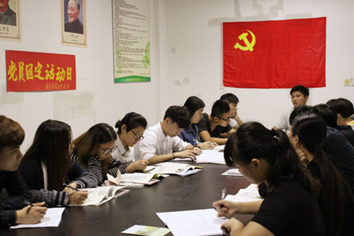 商务系教师支部开展活动