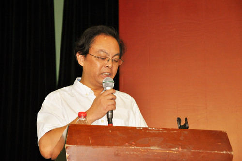 副院长、党委副书记王其军教授主持开学典礼