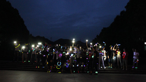 学生们待装出发